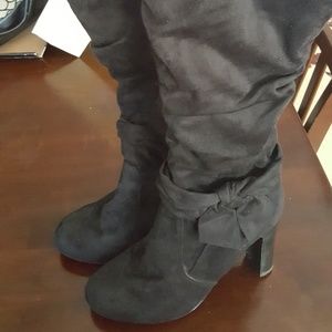 Size 10 black suede Diba boots